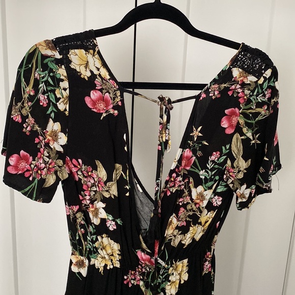Floral Romper. Size S. brand of gypsies - Picture 2 of 3